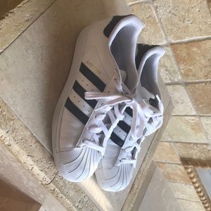 Adidas Superstar Women’s Size 7